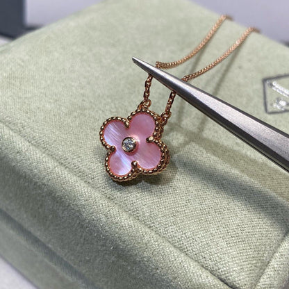 [Kismet Jewels ]CLOVER 15MM DIAMOND PINK MOP NECKLACE